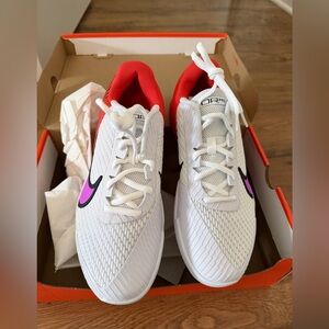 Nike White and Red Sneakers with Pink Logo